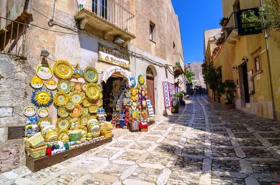 Erice, souvenir shops